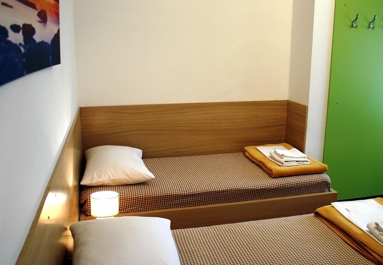 Rooms Fitea โอซีเยก ภายนอก รูปภาพ