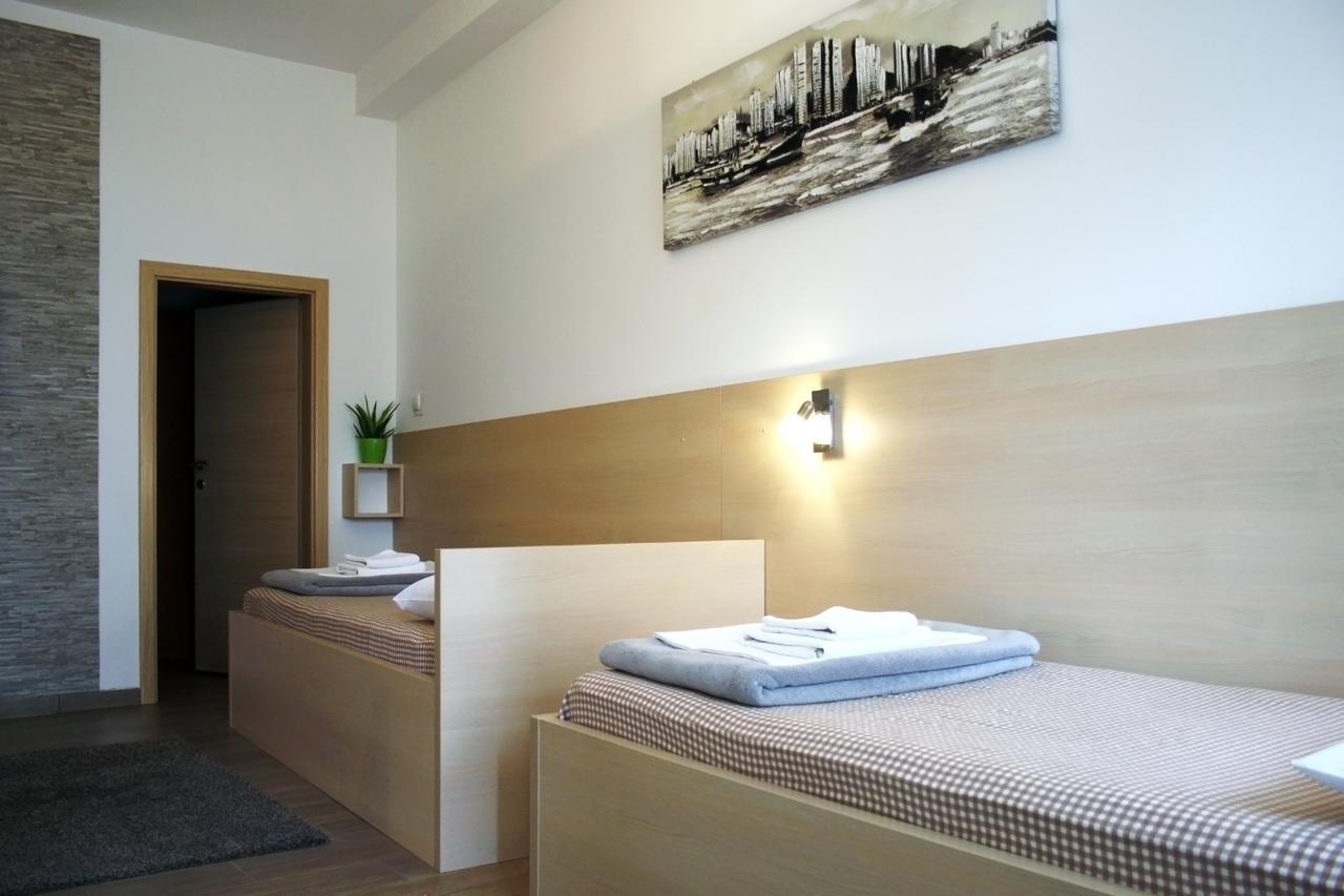 Rooms Fitea โอซีเยก ภายนอก รูปภาพ