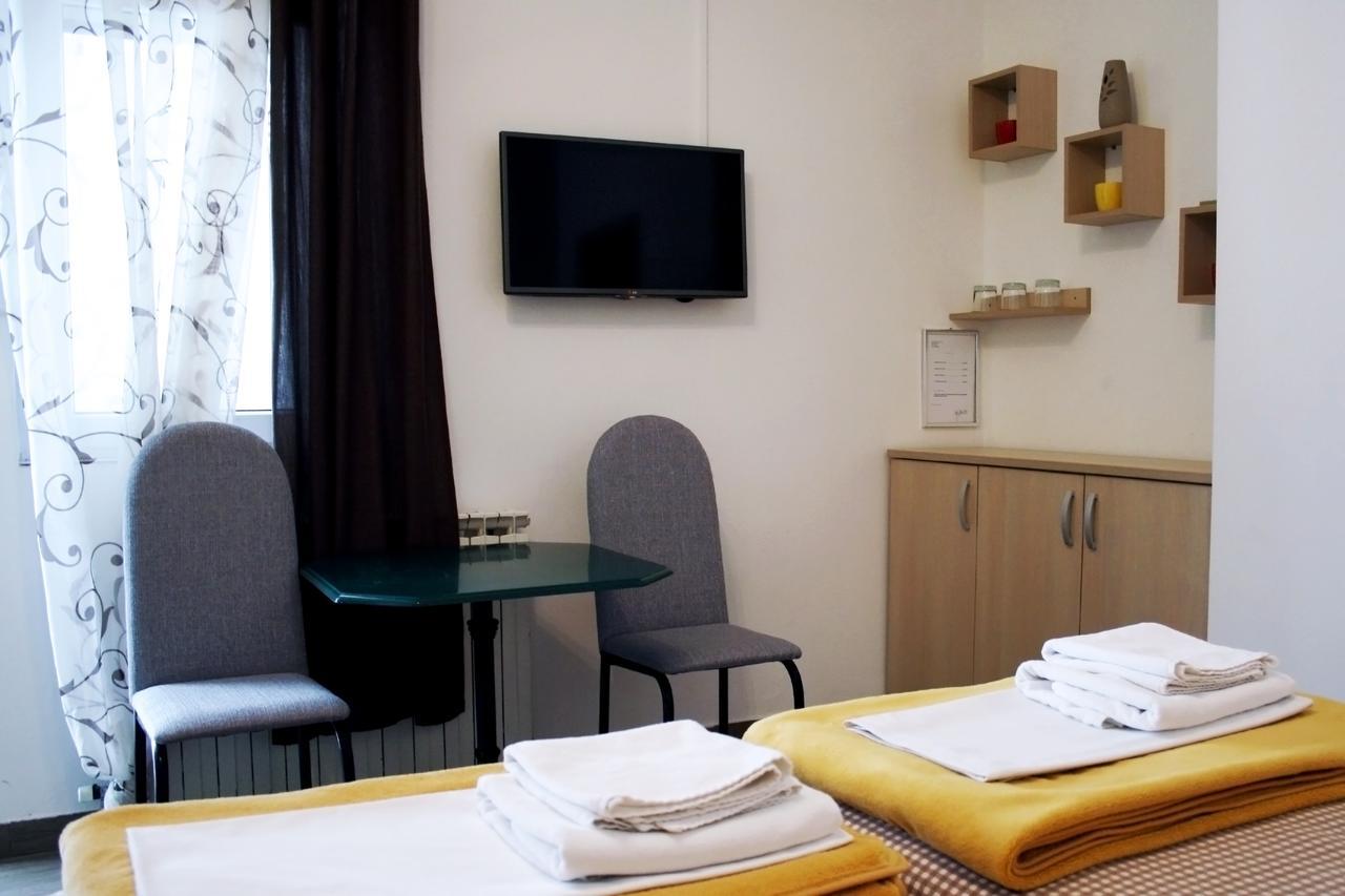 Rooms Fitea โอซีเยก ภายนอก รูปภาพ