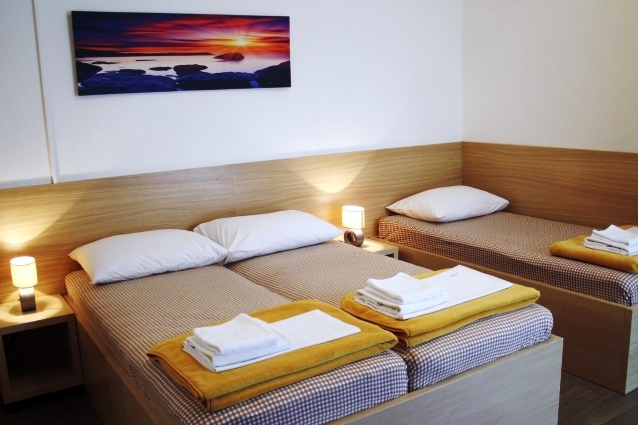 Rooms Fitea โอซีเยก ภายนอก รูปภาพ