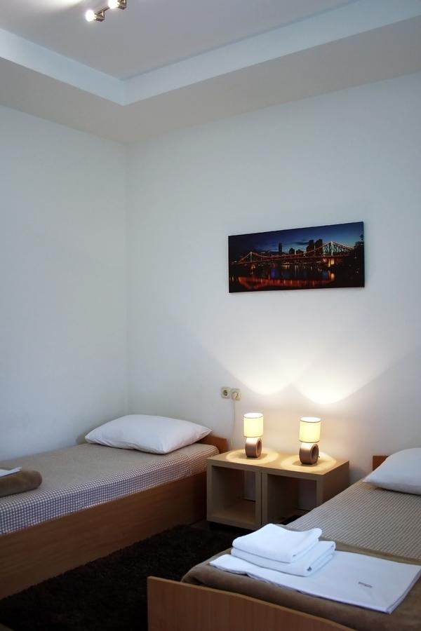 Rooms Fitea โอซีเยก ภายนอก รูปภาพ