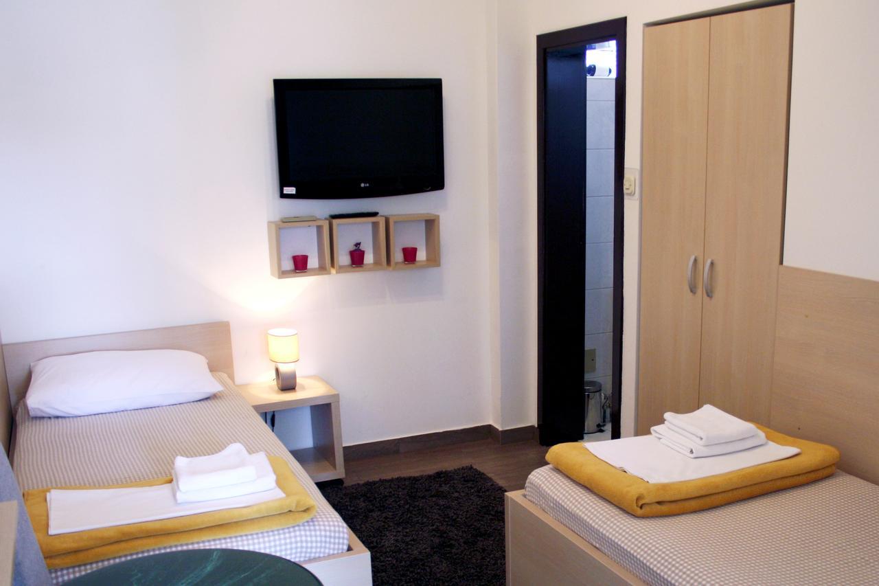 Rooms Fitea โอซีเยก ภายนอก รูปภาพ