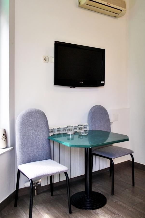 Rooms Fitea โอซีเยก ภายนอก รูปภาพ