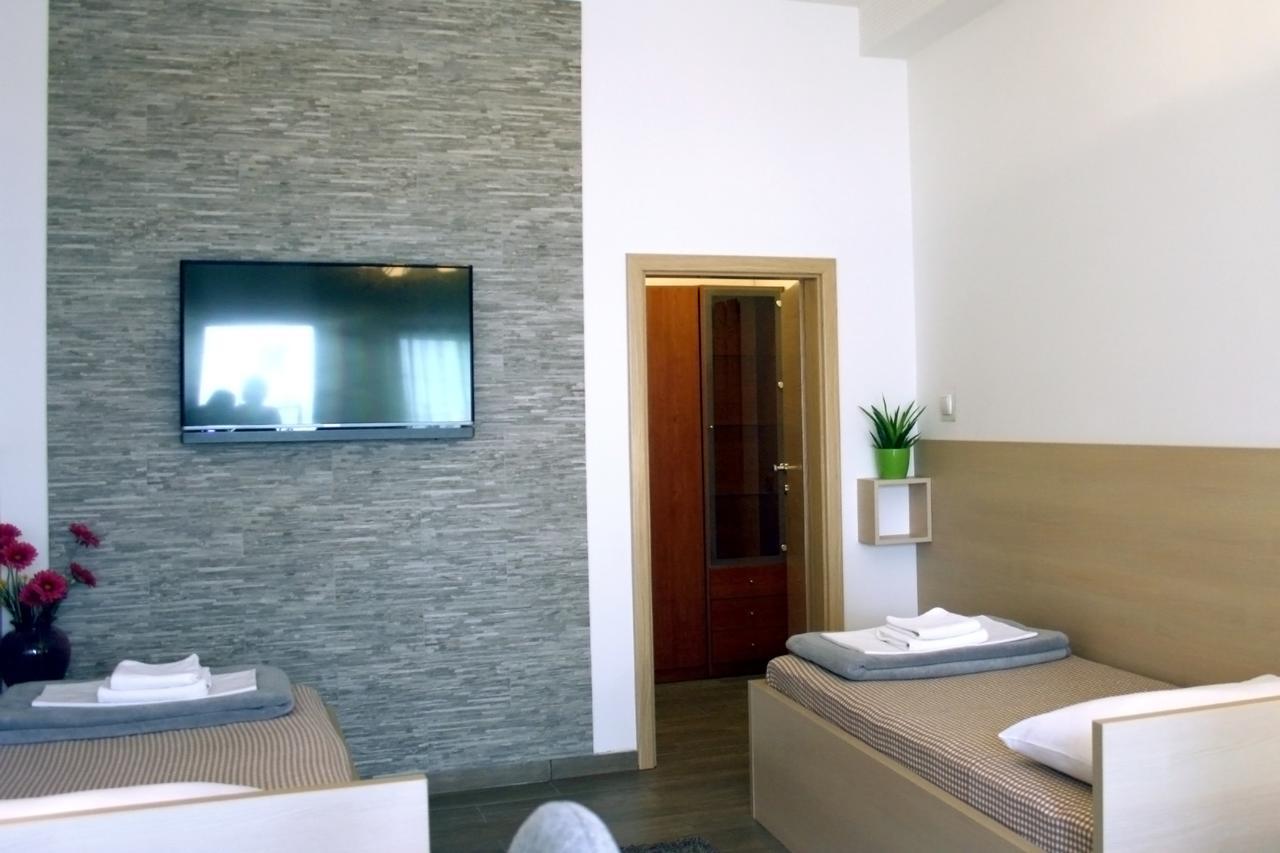 Rooms Fitea โอซีเยก ภายนอก รูปภาพ