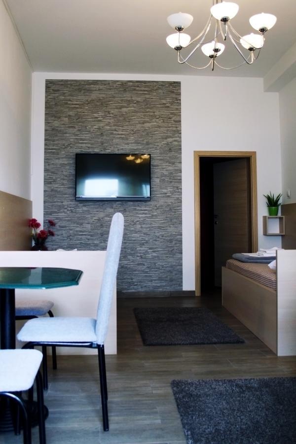 Rooms Fitea โอซีเยก ภายนอก รูปภาพ