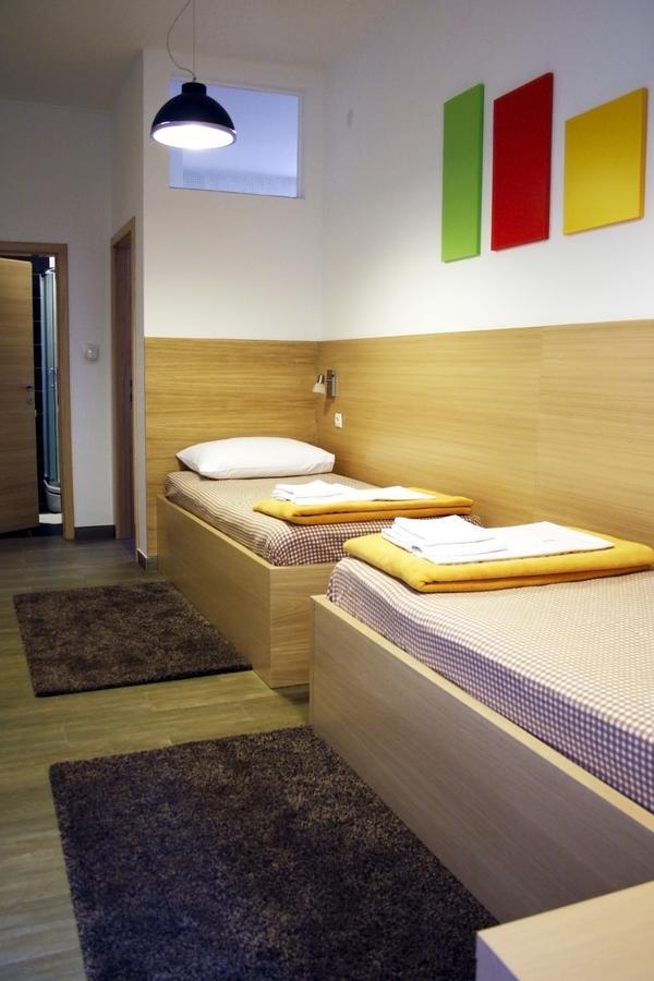 Rooms Fitea โอซีเยก ภายนอก รูปภาพ